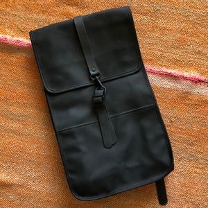 Rains Classic Backpack- black